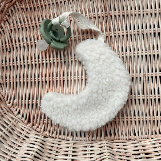 Sherpa Paci Comforter Moon Ivory attached to a pacifier, soft and soothing for babies, 10cm, perfect for comforting infants.