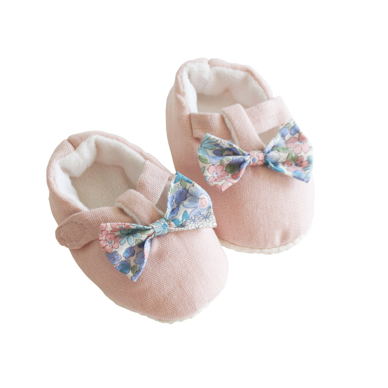 Bow Booties Liberty Blue for infants, soft cotton slippers with decorative bows, suitable for newborns to 6 months.